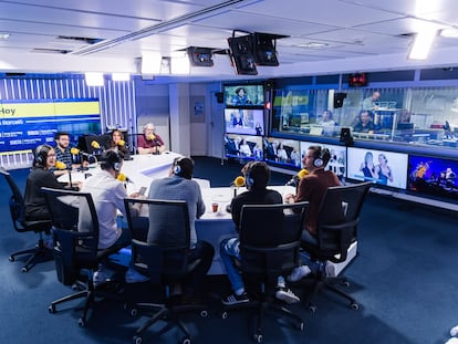 7mlf3cyoxje5vhghmmnuk433ka-3 Programa 'Hoy por hoy', en la sede de la Cadena SER en Madrid.