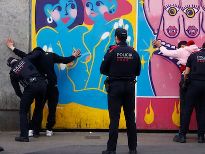 cvoxpwjk7ynbo2lz6u3esih6me Intervención de los Mossos d'Esquadra en el centro de Barcelona, este viernes.