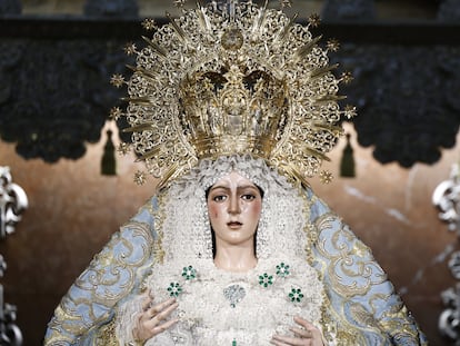 La virgen de La Macarena tras su restauración, este miércoles.