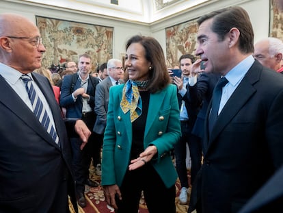 Desde la izquierda, el presidente del Banco Sabadell, Josep Oliu; la presidenta de Banco Santander, Ana Botín, y el presidente del BBVA, Carlos Torres.