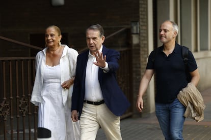 oaqnr6qawbgexjdmubmpirivcy Abel Caballero, alcalde de Vigo, llega a la sede del PSOE.