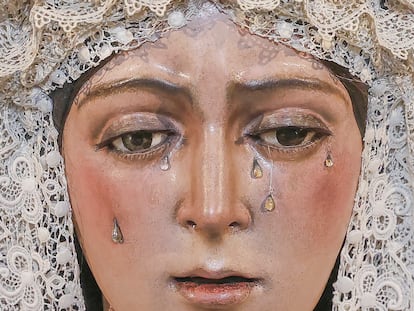 Imagen de la Macarena recien restaurada expuesta en su basílica. FOTO.ALEJANDRO RUESGA