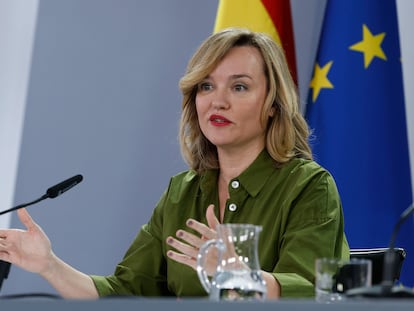 La ministra de Educación, Pilar Alegría, interviene en la rueda de prensa posterior a la reunión del Consejo de Ministros este martes en La Moncloa.