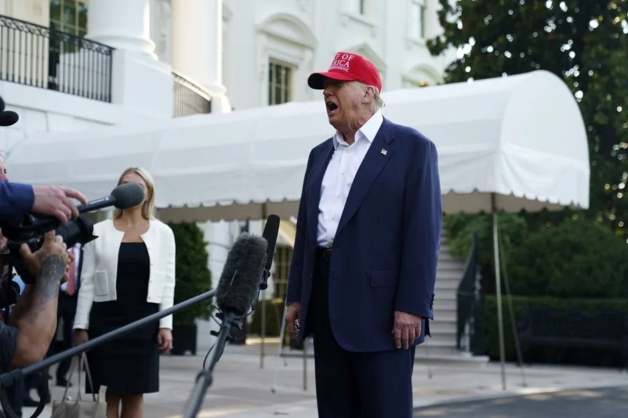 trump-encuesta3 Un 56 % de estadounidenses desaprueba la gestión migratoria de Trump, según una encuesta