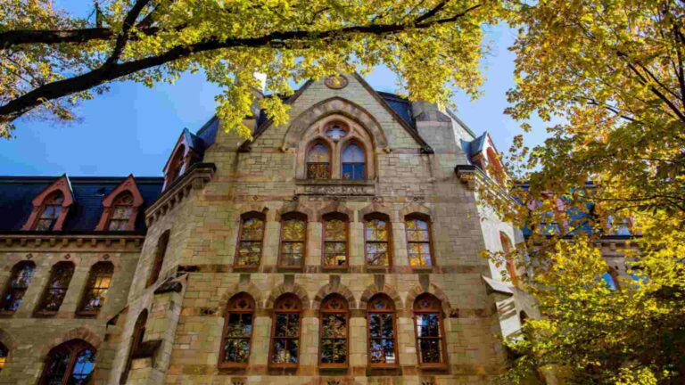 universidad-de-pensilvania-upenn-vetara-a-atletas-trans-en-deportes-femeninos-tras-investigacion