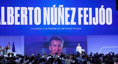 El presidente del PP, Alberto Núñez Feijóo, interviene durante la segunda jornada del Congreso Nacional del PP, este sábado en Madrid.