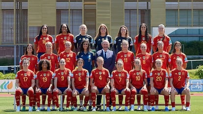 Las jugadoras de la seleccióin femenina durante la foto oficial previa a la Eurocopa de Suiza de 2025
RFEF