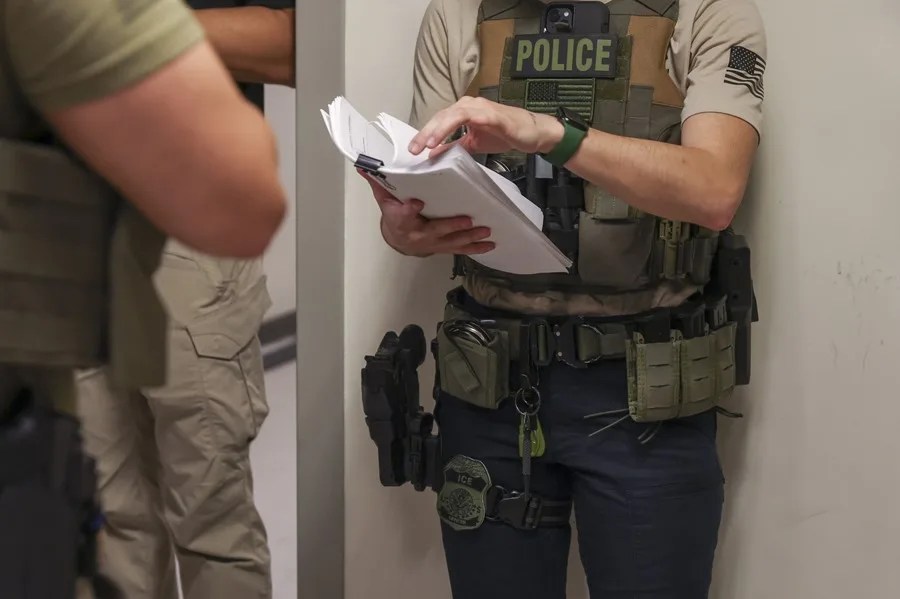 inmigracion-ee-uu_-2 Agentes del Servicio de Inmigración de EE.UU. podrán portar armas, arrestar y deportar