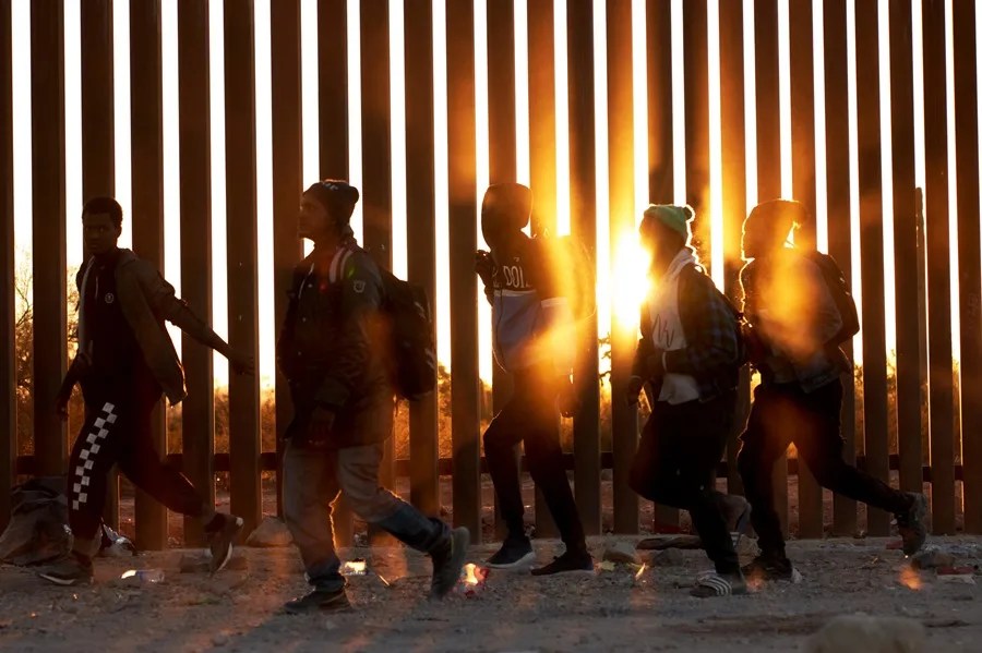 Más del 44 % de migrantes deportados por Arizona llevaban más de una década en EE.UU.