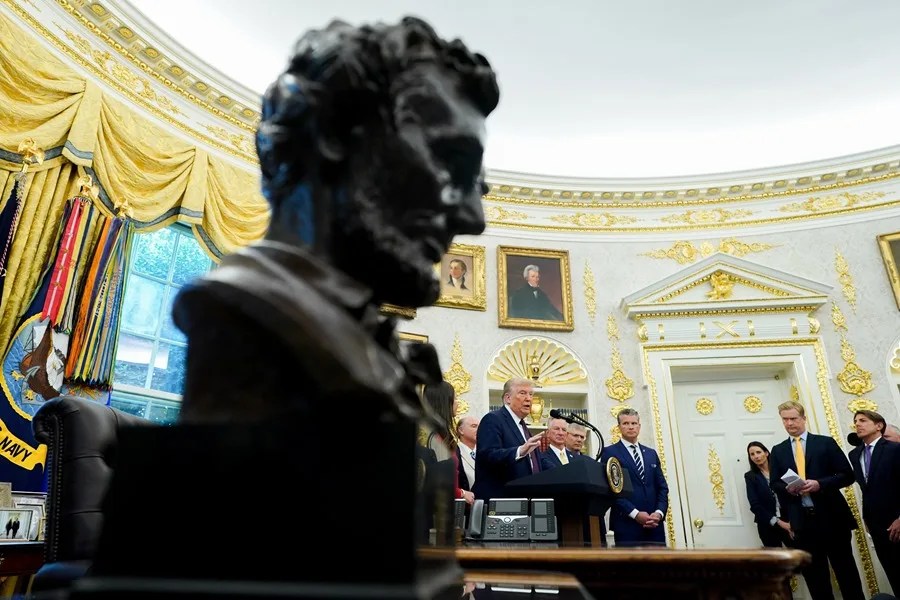 "Son noticias falsas", dice Trump al condenar los rumores sobre su muerte
