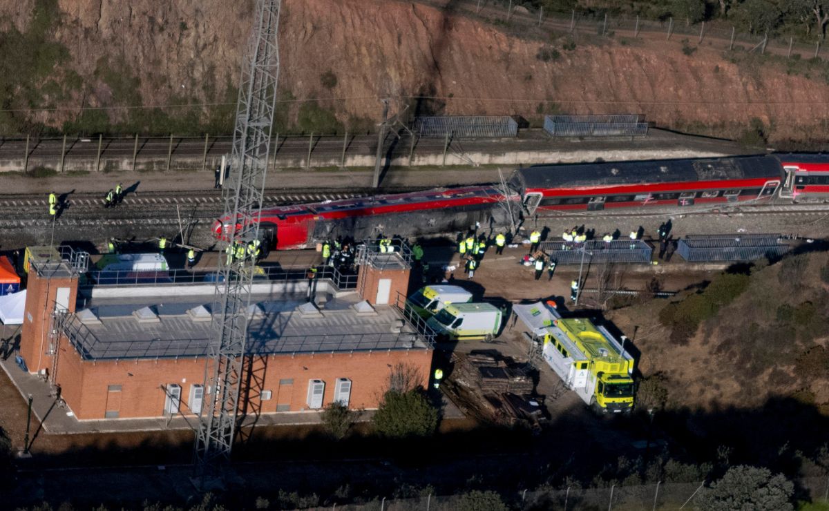 accidente-de-tren-en-espana México lamenta accidente de tren en España y descarta mexicanos víctimas - accidente-de-tren-en-espana