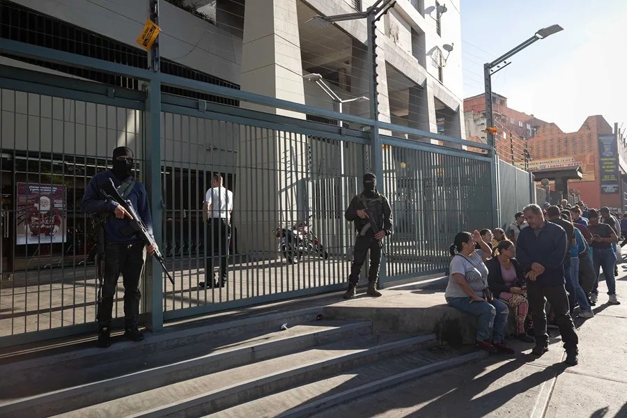 caracas-maduro-2 Caracas amanece con las calles vacías y filas en los supermercados tras la captura de Maduro