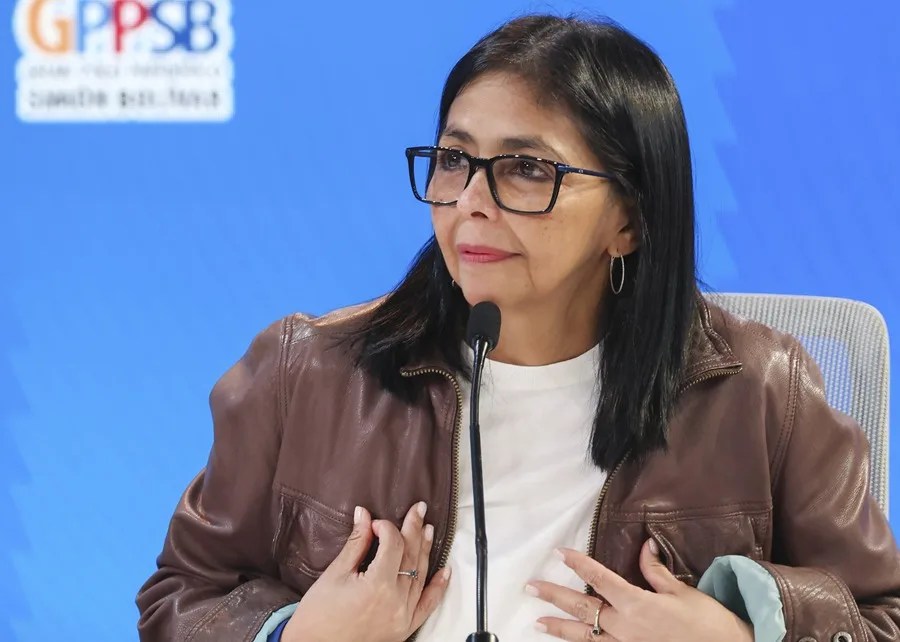 Delcy Rodríguez expresa su lealtad a Maduro y su compromiso con la liberación del chavista