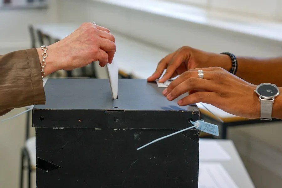 Una urna electoral en unas elecciones en Portugal.