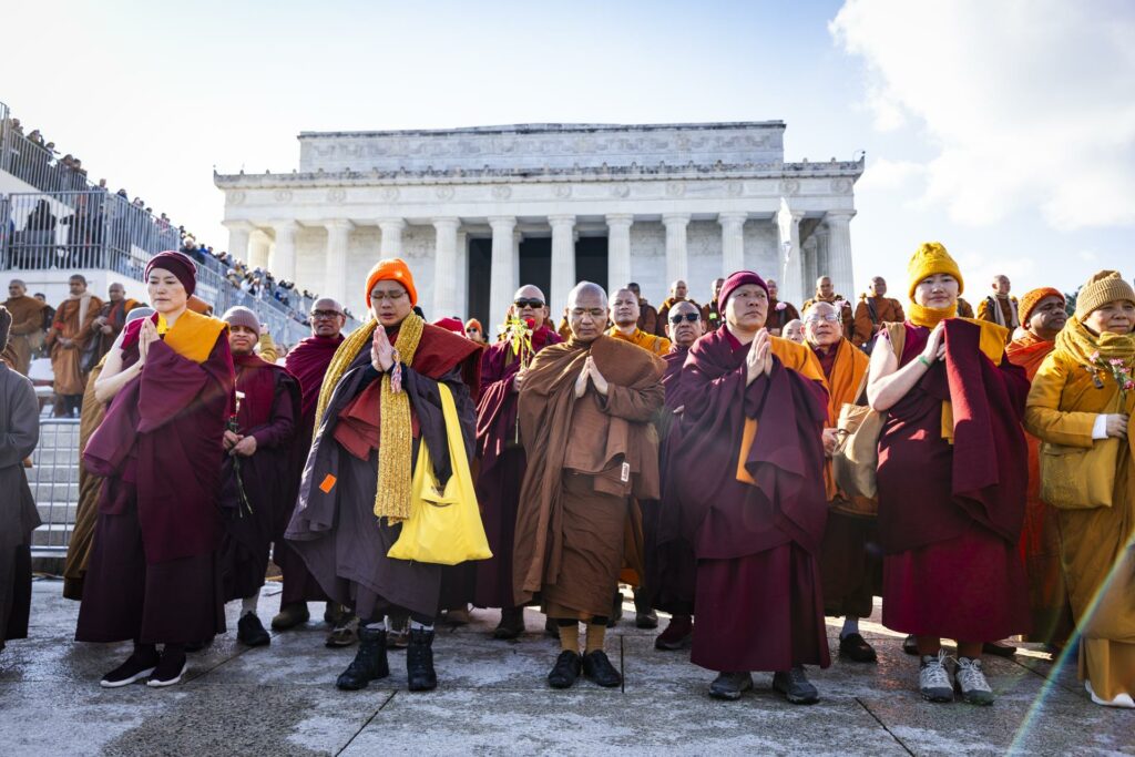 4fc2080cec03283a09b2324594863f57a1a0b313w-1024x683-1 Monjes budistas reúnen a miles de personas en Washington en el final de su marcha - 4fc2080cec03283a09b2324594863f57a1a0b313w-1024x683