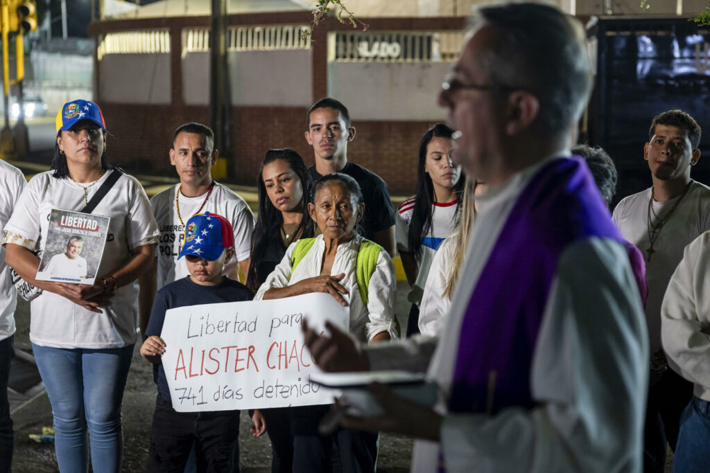 1cd9a57a85fcdb0ac89fe26a62a91aa39d3b84dew-1024x683-1 Familiares de presos políticos hacen vigilia en Caracas por la liberación de sus parientes - 1cd9a57a85fcdb0ac89fe26a62a91aa39d3b84dew-1024x683