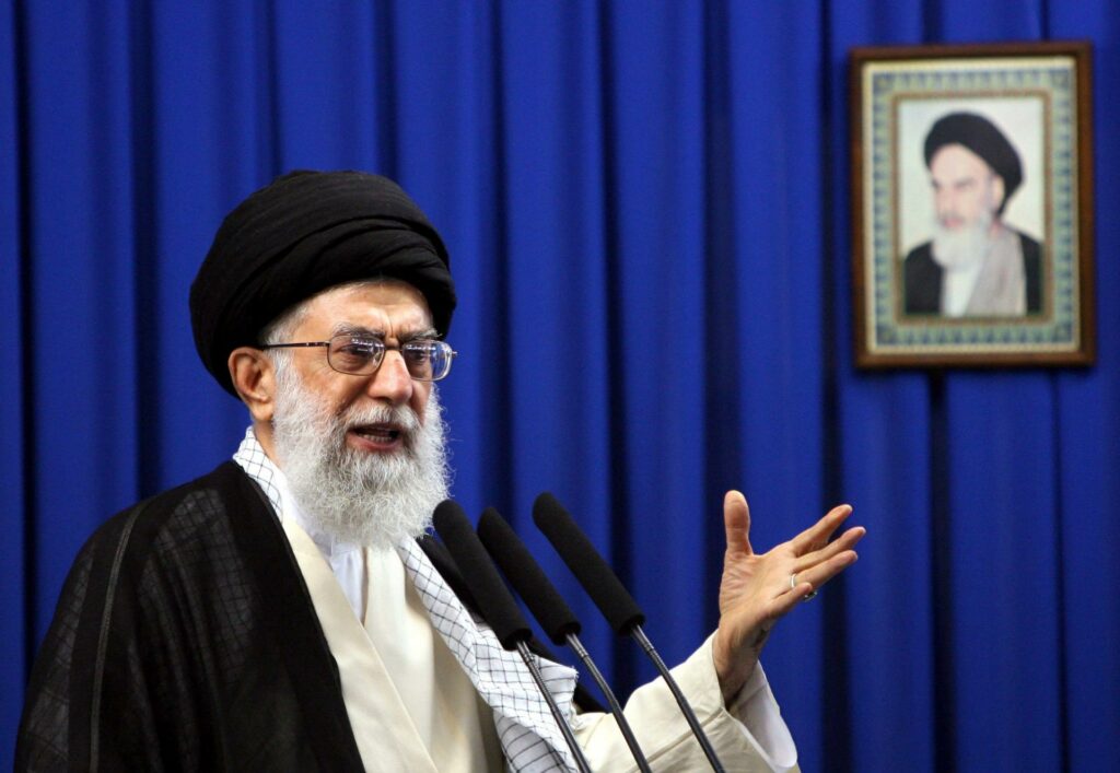 Trump asegura que el "peor escenario" para Irán sería un líder "tan malo como el anterior" - ali-jamenei-iran-2-1024x707
