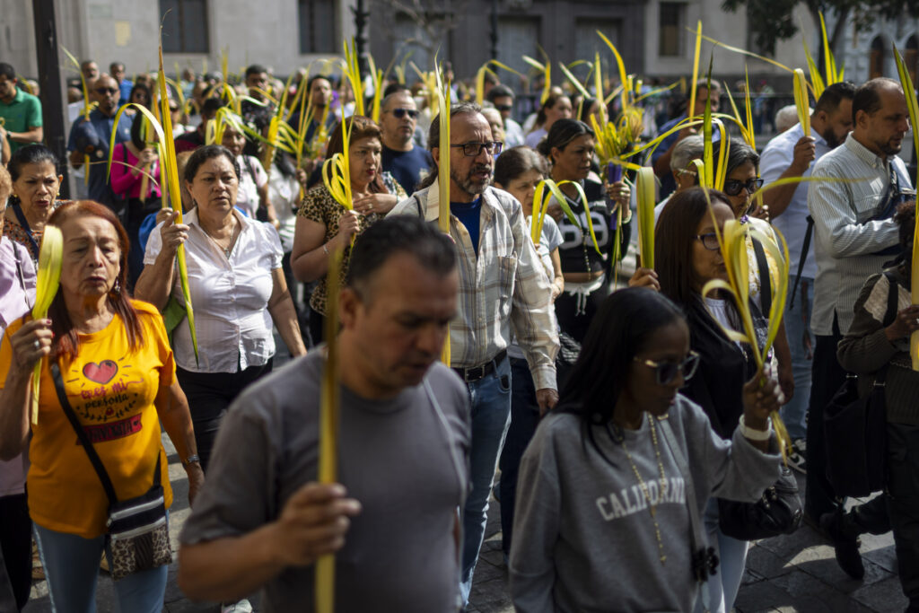 Católicos de América Latina piden en el Domingo de Ramos acabar con las guerras e injusticias - catolicos-de-america-latina-piden-en-el-domingo-de-ramos-acabar-con-las-guerras-e-injusticias-1024x683