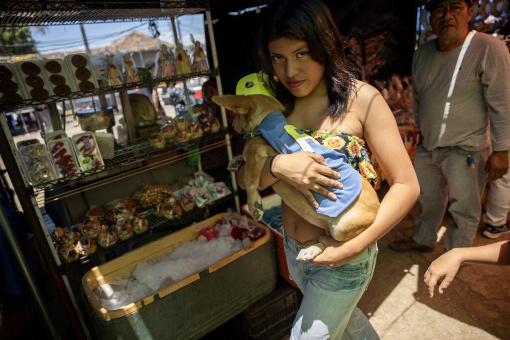 En Nicaragua, dueños presentan a sus mascotas ante San Lázaro para pedir por su salud - en-nicaragua-duenos-presentan-a-sus-mascotas-ante-san-lazaro-para-pedir-por-su-salud-3-1024x683