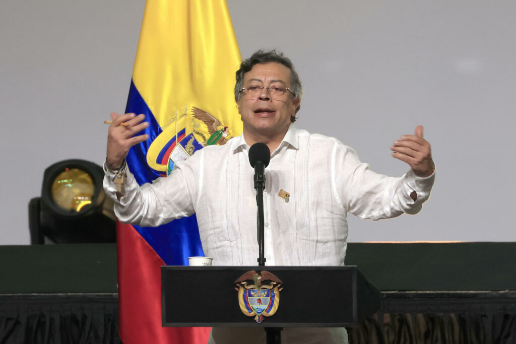 Misa en frontera entre Ecuador y Colombia implora diálogo para resolver guerra comercial - gustavo-petro-colombia-1024x683