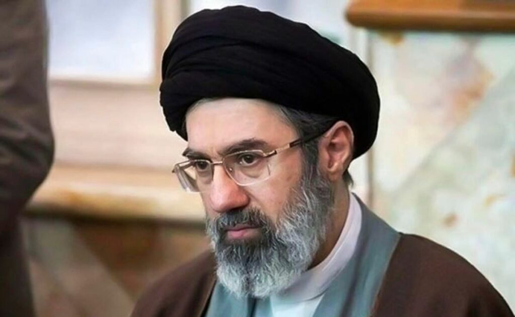 Trump insiste en su rechazo al nuevo ayatolá y pide una transición como la de Venezuela - mojtaba-jamenei-1024x631