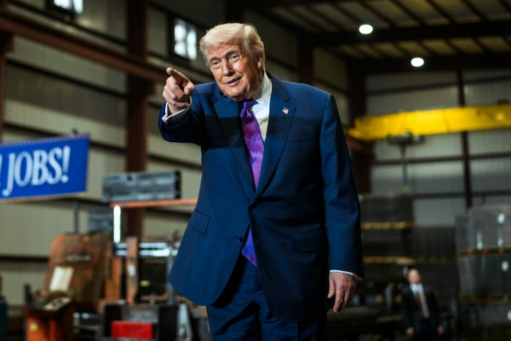 Trump asegura que sus nuevos aranceles no requerirán de ninguna aprobación del Congreso - trump-arancel-global-1024x683