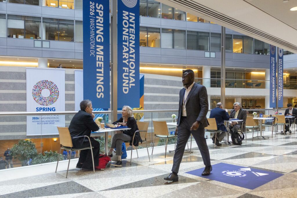 El FMI y el BM se reúnen en plena incertidumbre por el cierre del estrecho de Ormuz - 2428cc8b837e84cc4e34291b8eba9240bedca17aw-1024x683