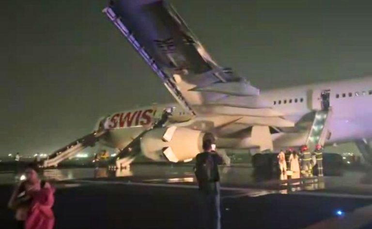 avion-evacuado-en-nueva-delhi-por-incendio-de-motor