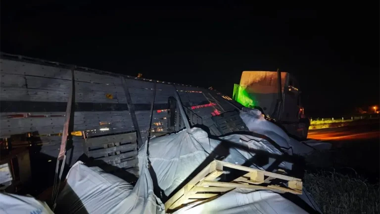 cierre-total-en-la-carretera-mexico-15-por-accidente-entre-trailers-en-ahome-b32509b6-focus-0-0-1200-675