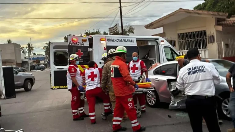conductor-provoca-choque-en-los-mochis-y-deja-a-mujer-prensada-ecef0d83-focus-0-0-1200-675