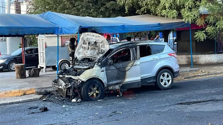 cortocircuito-causa-incendio-en-camioneta-en-la-colonia-ignacio-allende-bec2ad42-focus-0-0-1200-675