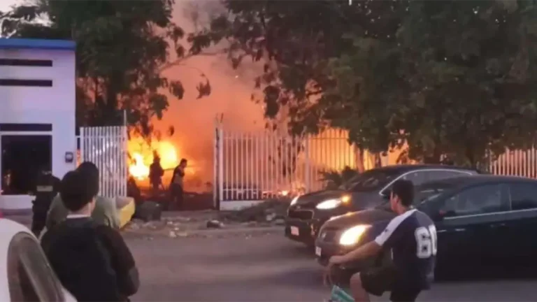 cuerpos-de-emergencia-responden-a-incendio-en-la-cafeteria-del-cetis-68-22da81bc-focus-0-0-1200-675