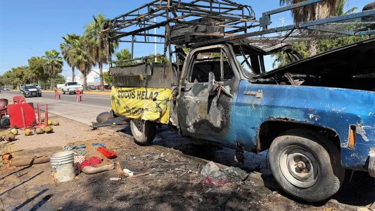 incendio-de-camioneta-cargada-de-cocos-deja-un-adulto-lesionado-en-los-mochis-7e961098-focus-0-0-1200-675