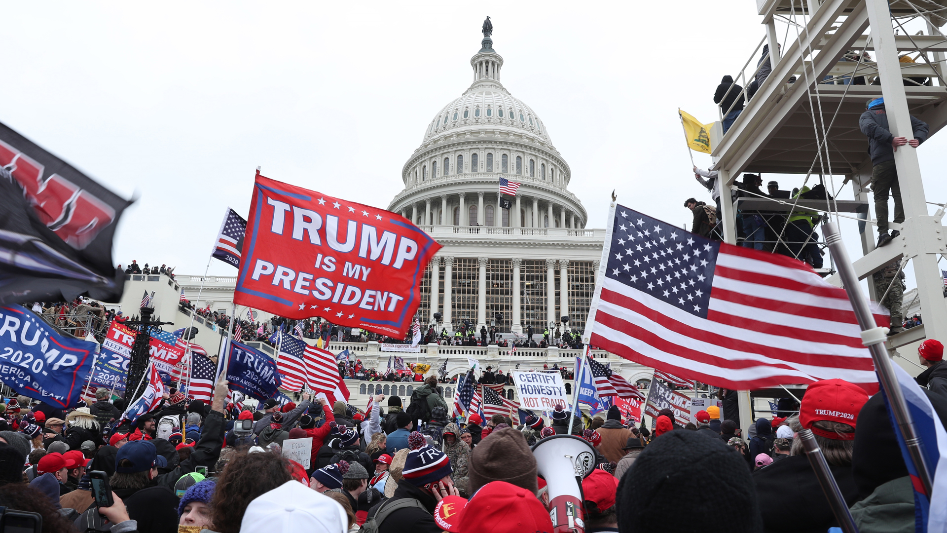 Trump podría enfrentar nueva demanda por el asalto al Capitolio - manifestacion-a-favor-de-trump-en-el-capitolio