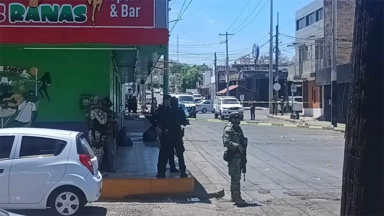 motociclista-asesinado-a-balazos-frente-al-bar-las-ranas-en-culiacan-94d57e4e-focus-0-0-1200-675