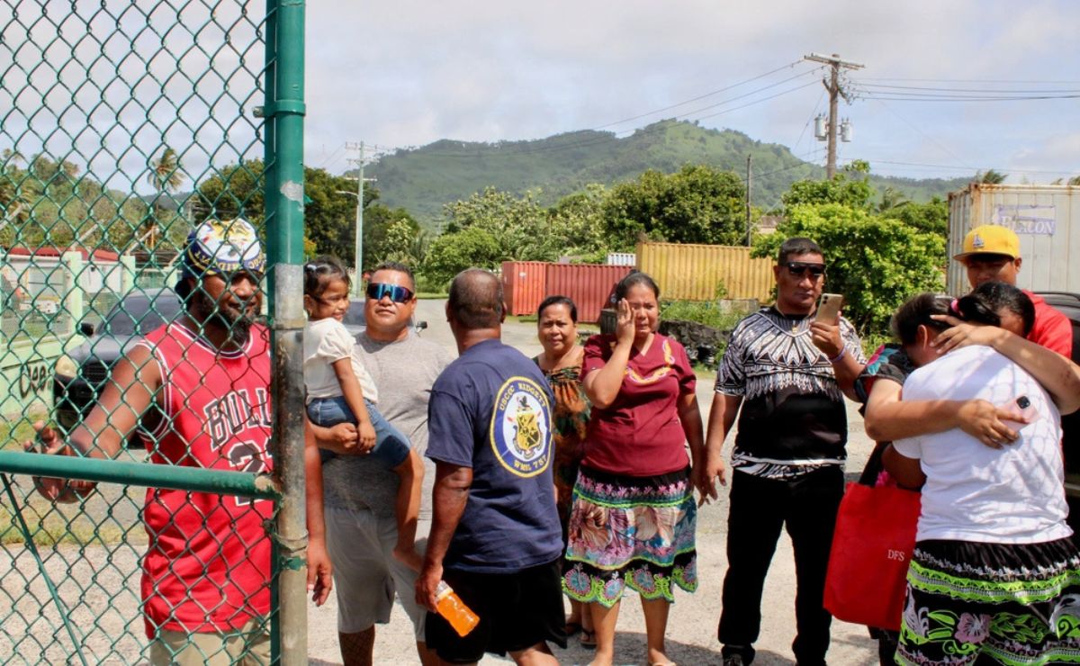 Rescatan a una familia desaparecida por 7 días en el océano Pacífico - rescatados-en-el-oceano-pacifico-occidental-se-reunen-con-familiares