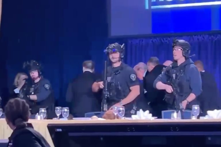 trump-evacuado-cena-corresponsales-casa-blanca-2026