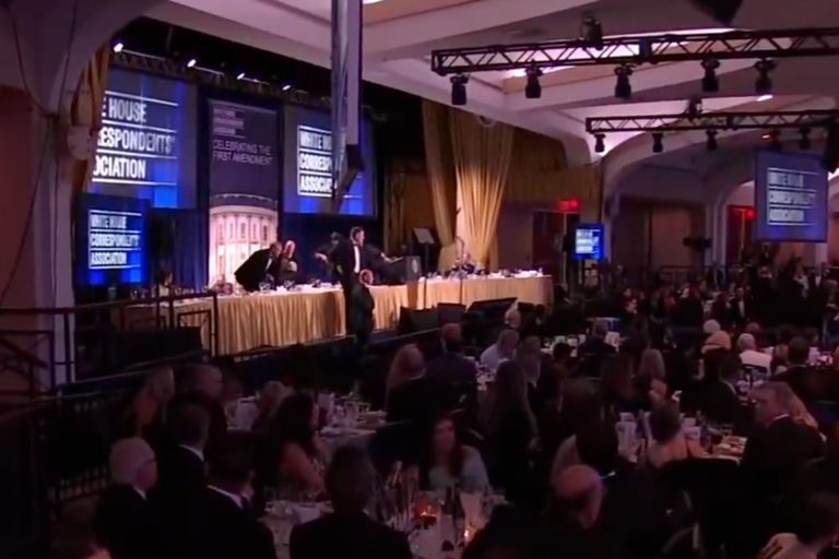 trump-evacuado-cena-de-corresponsales-casa-blanca-abril-2026