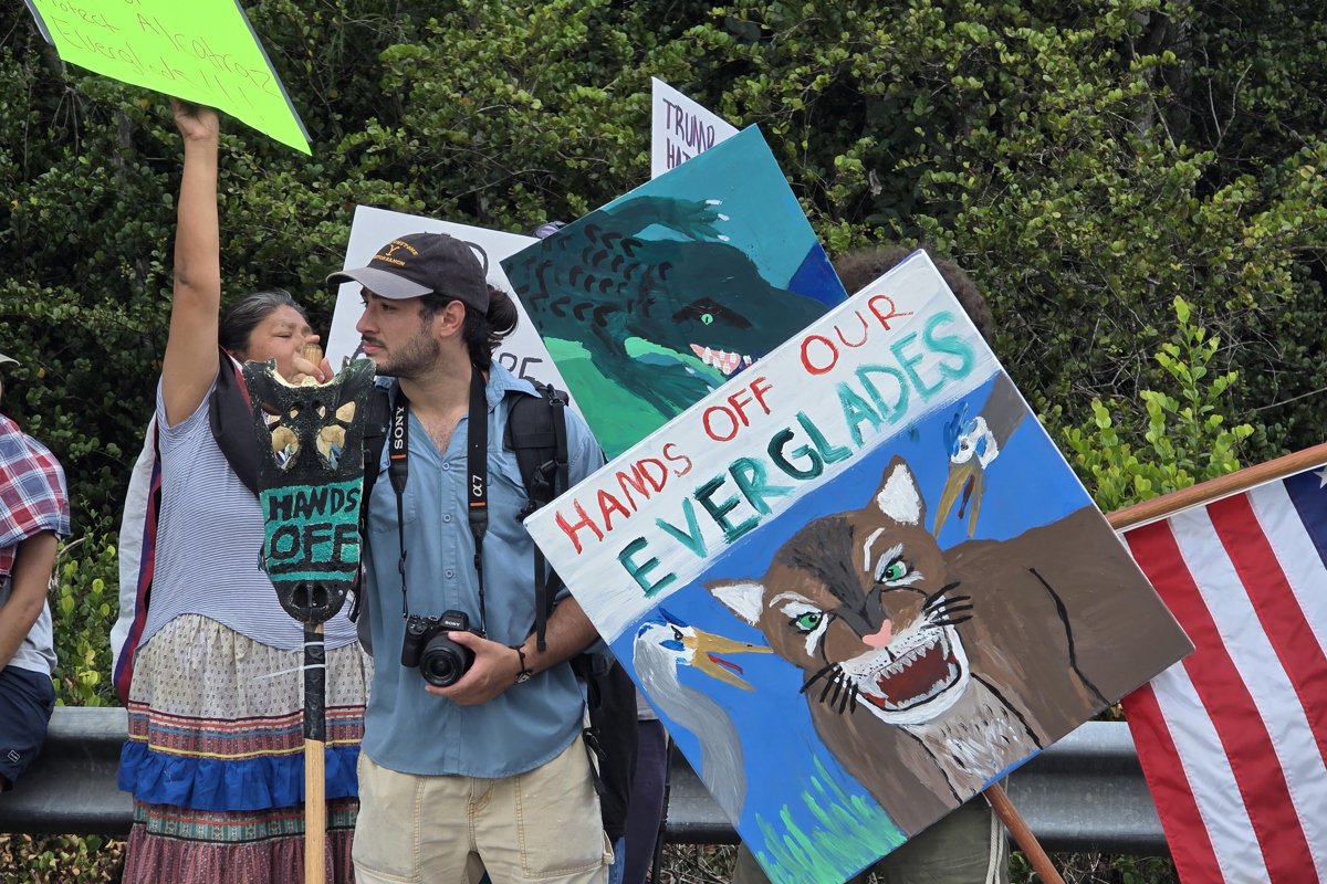 Corte de apelaciones permite que siga abierto el centro migratorio 'Alligator Alcatraz' - trump-visita-centro-de-migrantes-en-humedal-de-florida-en-medio-de-burlas-sobre-caimanes