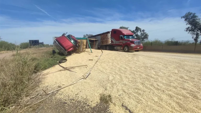 volcadura-de-tractocamion-cargado-de-maiz-en-la-carretera-mexico-15-8241b025-focus-0-0-1200-675