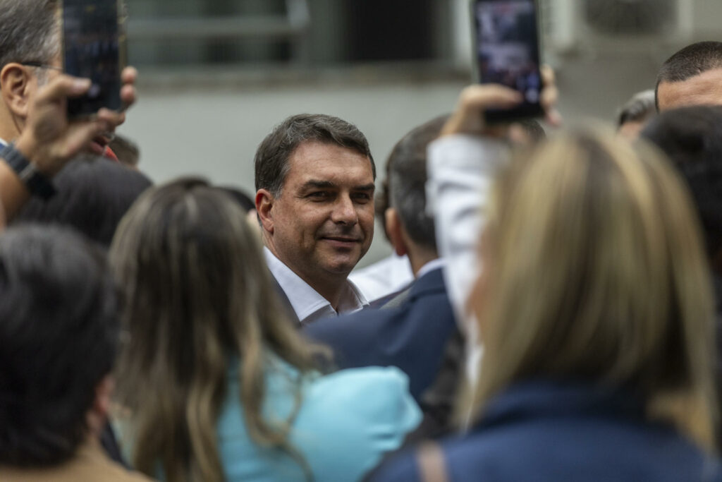 Otro hijo de Bolsonaro se ve involucrado en las sospechas sobre los pagos de un banquero - 6b37cc9fe5ffbbab83026b76cb7a4f489ab74563w-1024x683