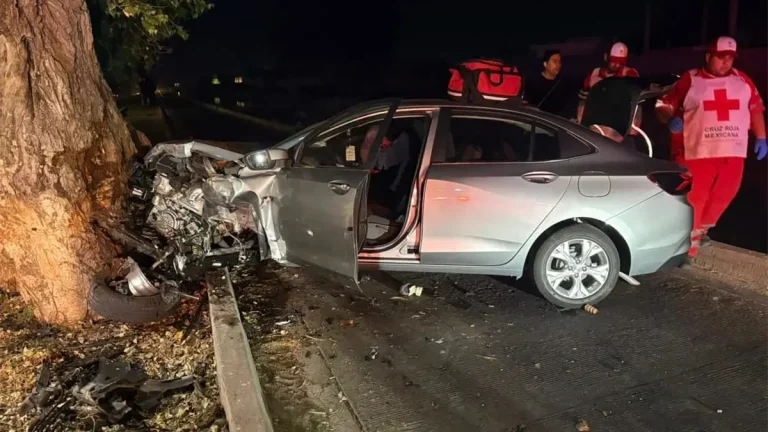 accidente-en-los-mochis-locutor-y-pareja-resultan-heridos-en-el-bulevar-agustina-ramirez-e94ae693-focus-0-0-1200-675