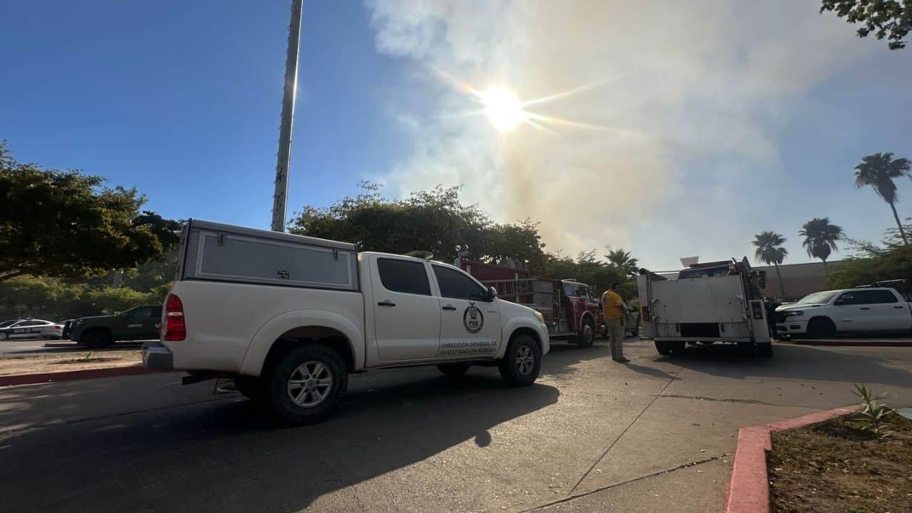 Dos muertos reportan tras incendio en Plaza Fiesta en Los Mochis