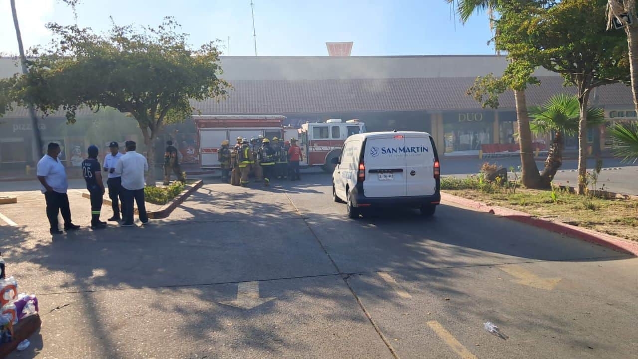Confirman tres mujeres y un hombre murieron en incendio de Plaza Fiesta Las Palmas