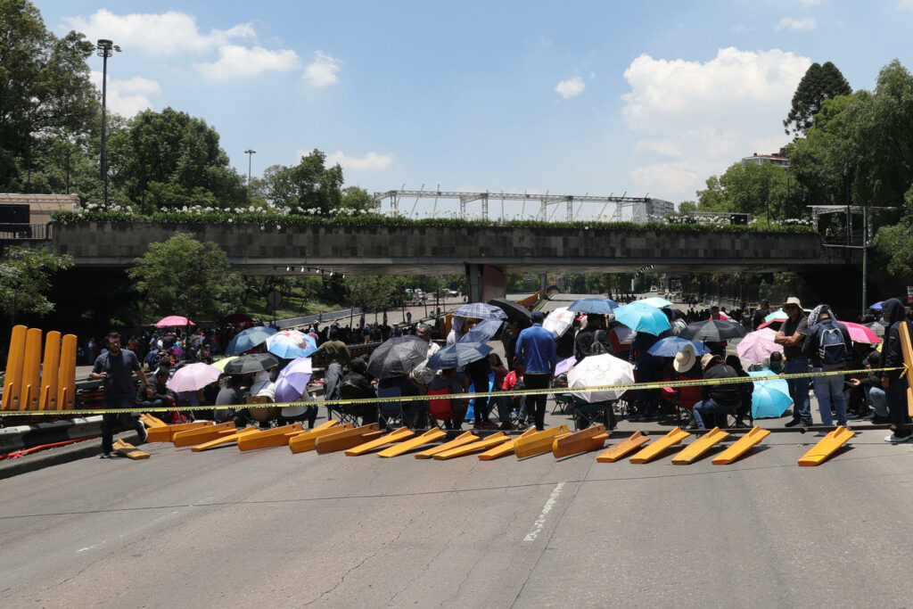 e98a1a290ed963fb507f0004d887b665f3cc7d5cw-1024x683-1 Maestros de la CNTE escalan sus protestas con bloqueos viales a dos semanas del Mundial - e98a1a290ed963fb507f0004d887b665f3cc7d5cw-1024x683