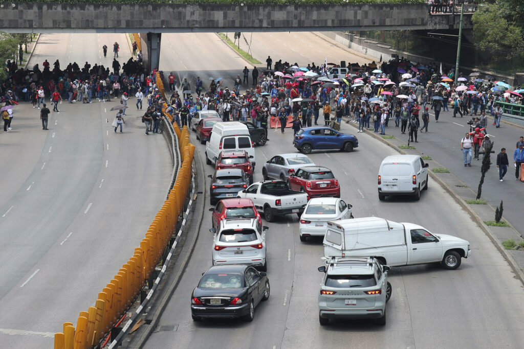 edebc58471e5a1d7c145f8d0c739d64e6f986fafw-1024x683-1 Maestros de la CNTE escalan sus protestas con bloqueos viales a dos semanas del Mundial - edebc58471e5a1d7c145f8d0c739d64e6f986fafw-1024x683