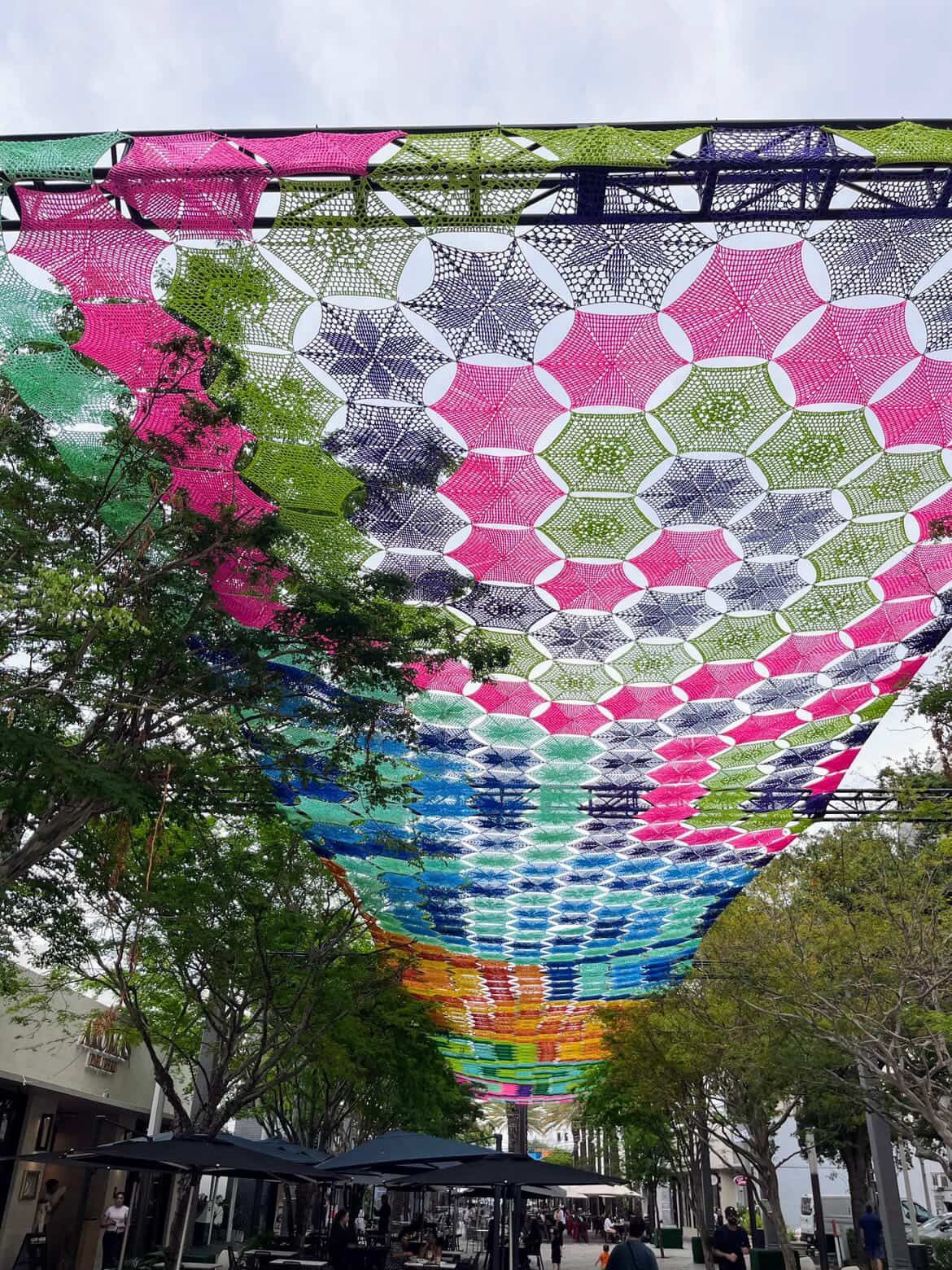 “Cielo Tejido” hace historia con un tapiz monumental de crochet mexicano en las calles de Coral Gabels - iniciativa-cielo-tejido