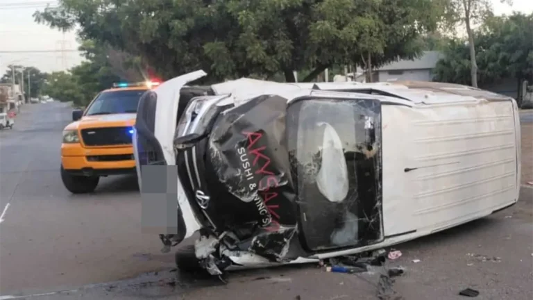lesionados-en-volcadura-de-camioneta-en-avenida-las-torres-en-mazatlan-2eda7a4f-focus-0-0-1200-675