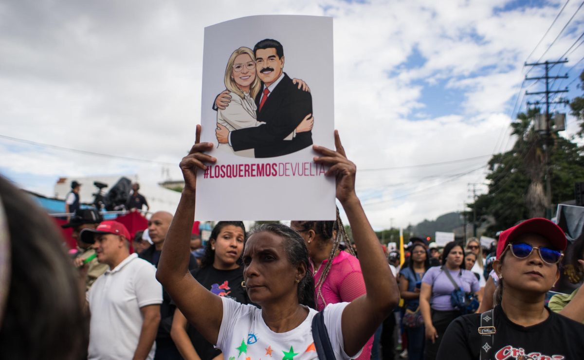 Juez convoca a nueva audiencia del caso contra Maduro y su esposa - manifestacion-en-caracas-a-favor-de-nicolas-maduro-y-su-esposa-cilia-flores