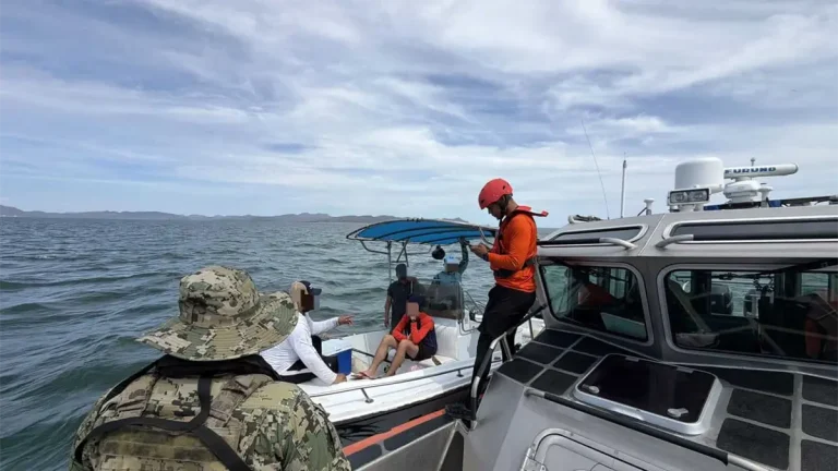 marina-realiza-rescate-de-cuatro-tripulantes-en-topolobampo-tras-naufragio-779978b8-focus-0-0-1200-675